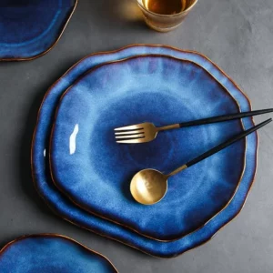 Assiettes en céramique bleu foncé