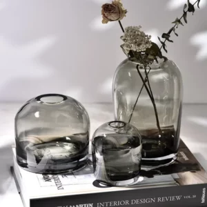 Vase en verre transparent