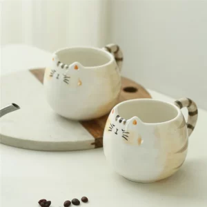 Tasse en céramique en forme de chat